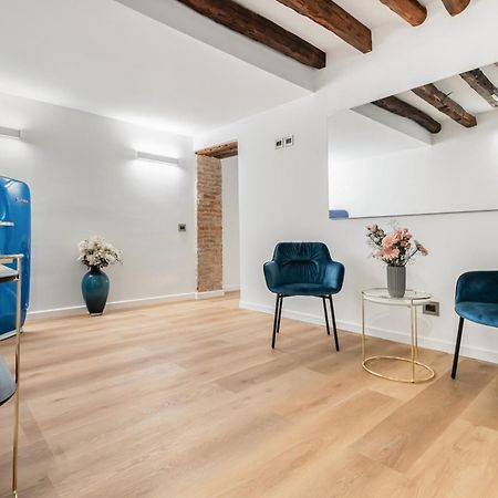 Piazza Indipendenza Loft & Rooms パレルモ エクステリア 写真