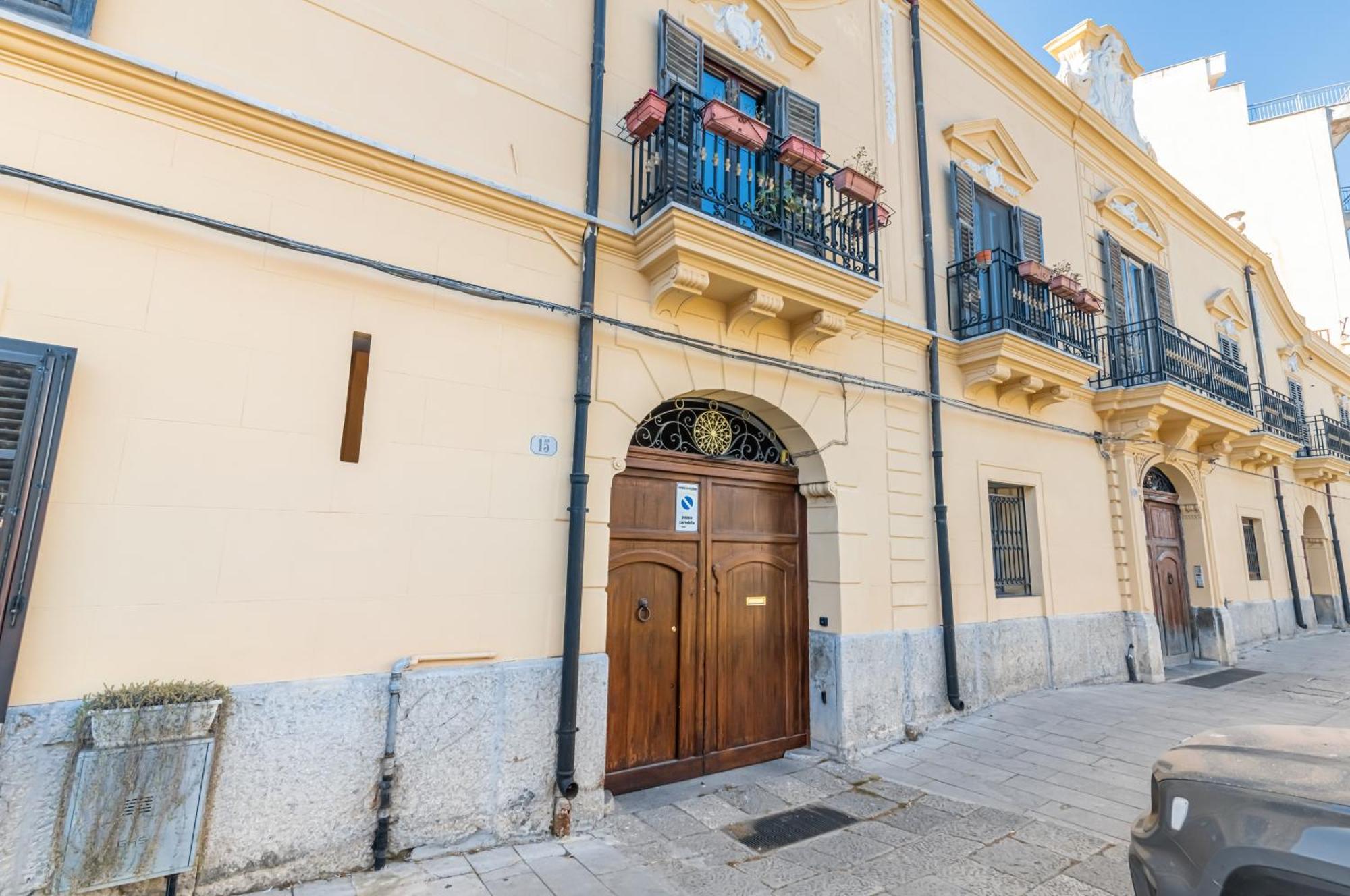 Piazza Indipendenza Loft & Rooms パレルモ エクステリア 写真